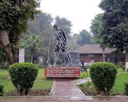 There are also two museums which are located close to Raj Ghat which provides information about the Indian fight for freedom There are also two museums which are located close to Raj Ghat which provides information about the Indian fight for freedom.